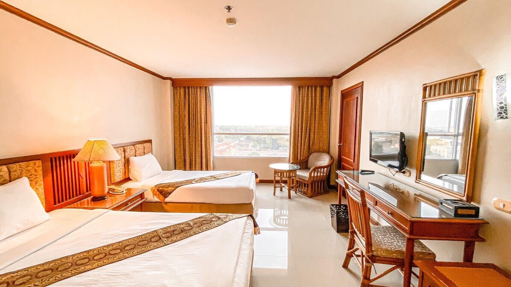 K Park Grand Hotel Sha Plus Certified Surat Thani Bagian luar foto