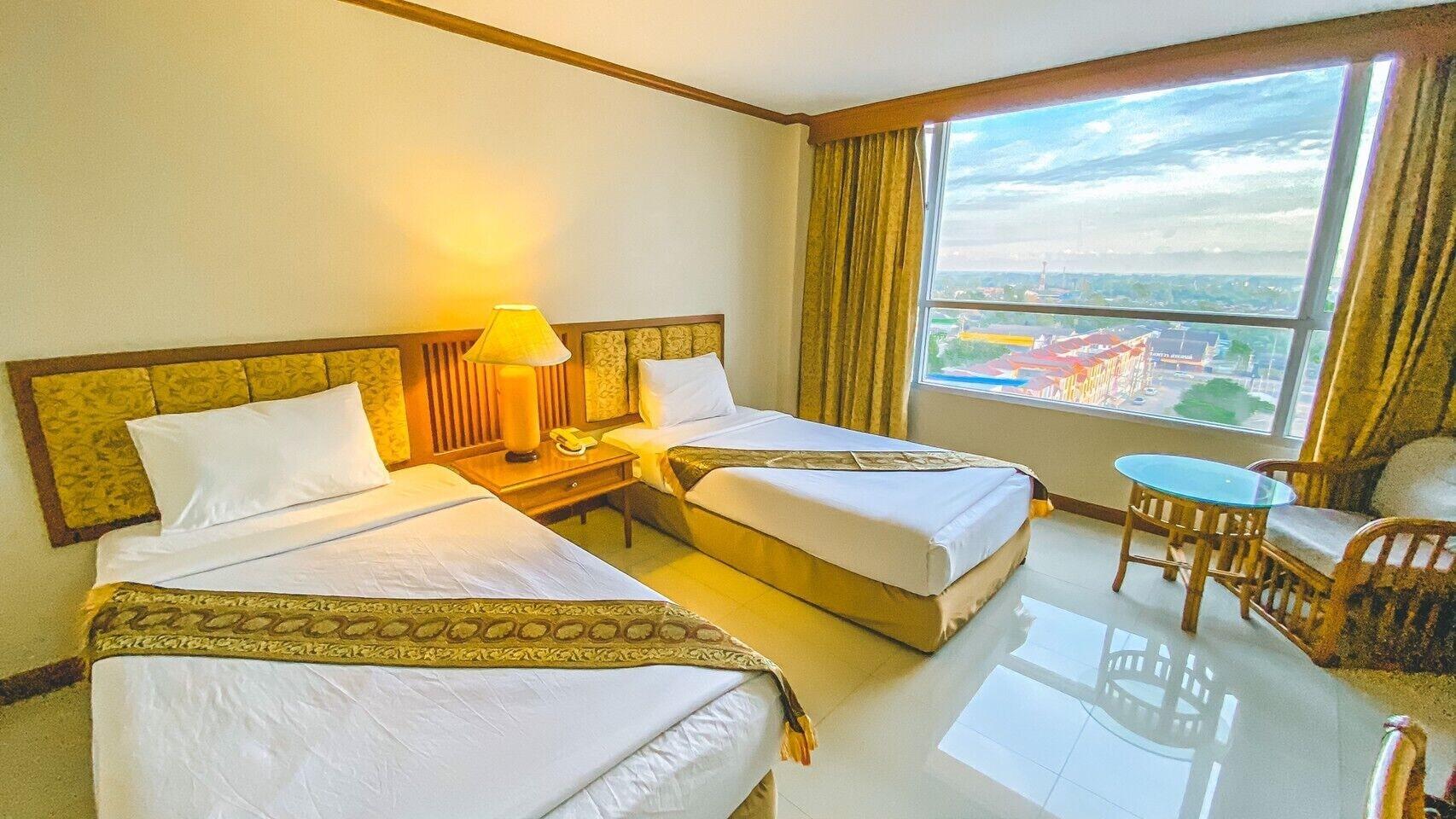 K Park Grand Hotel Sha Plus Certified Surat Thani Bagian luar foto