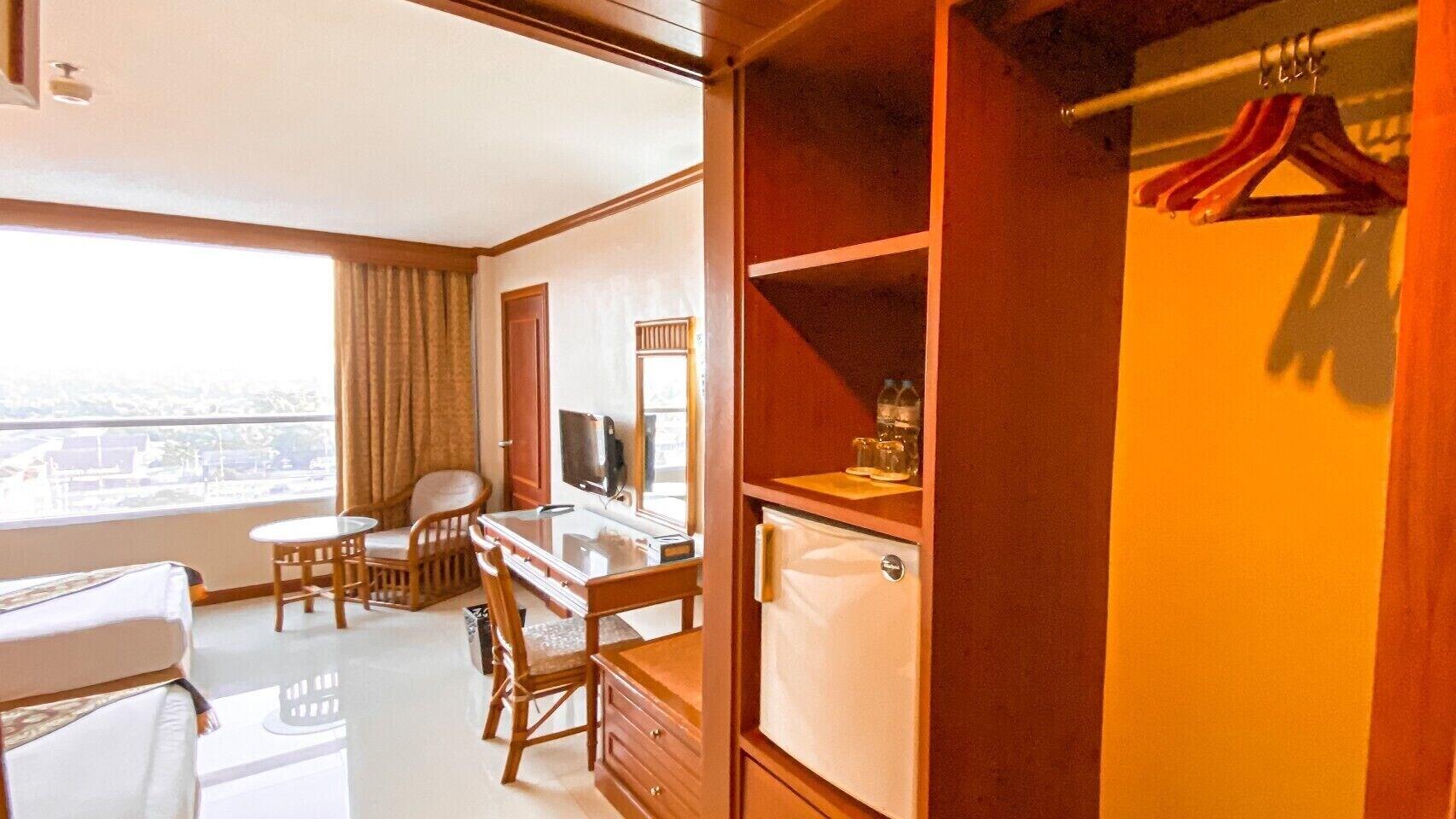 K Park Grand Hotel Sha Plus Certified Surat Thani Bagian luar foto