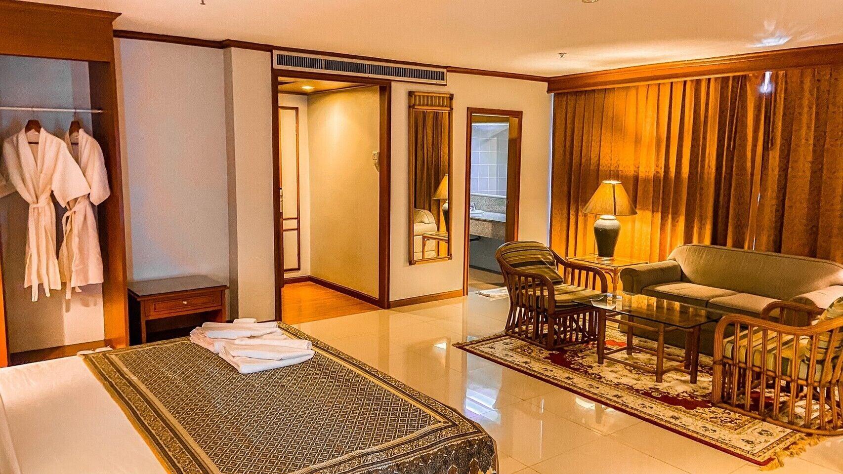 K Park Grand Hotel Sha Plus Certified Surat Thani Bagian luar foto