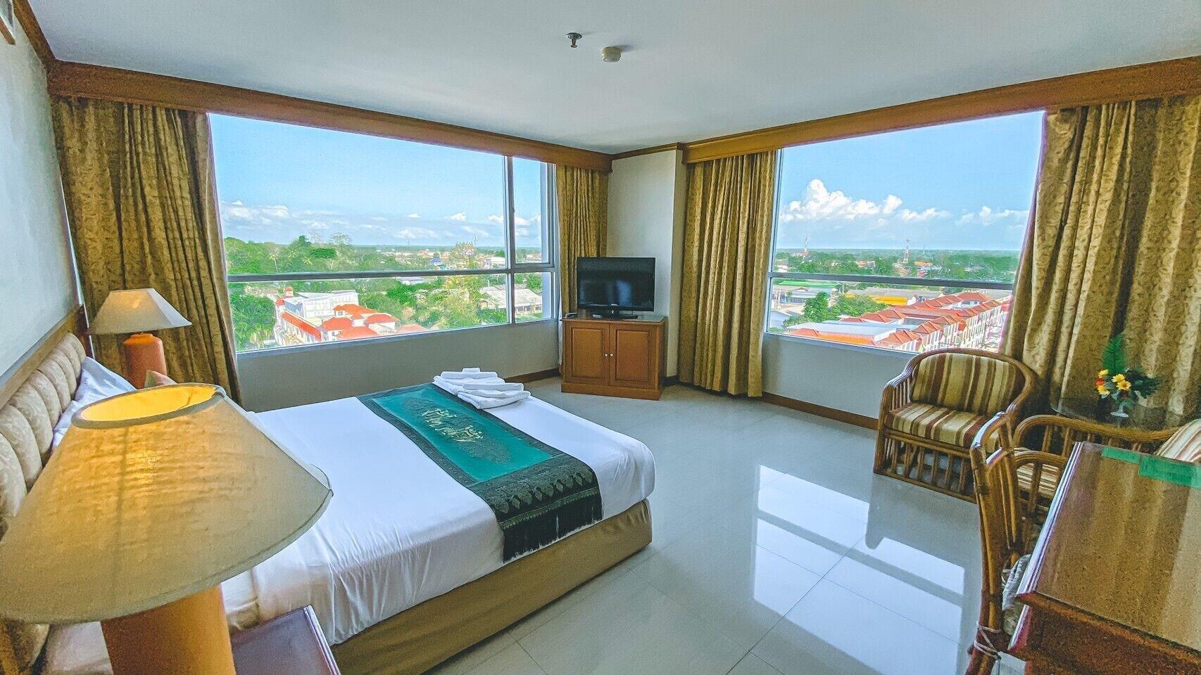 K Park Grand Hotel Sha Plus Certified Surat Thani Bagian luar foto