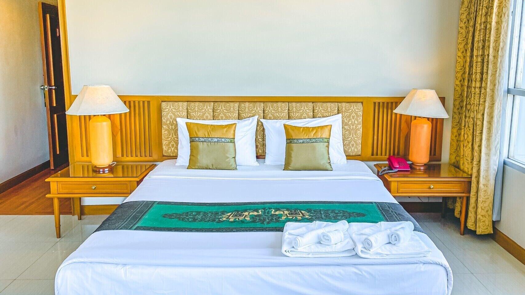 K Park Grand Hotel Sha Plus Certified Surat Thani Bagian luar foto